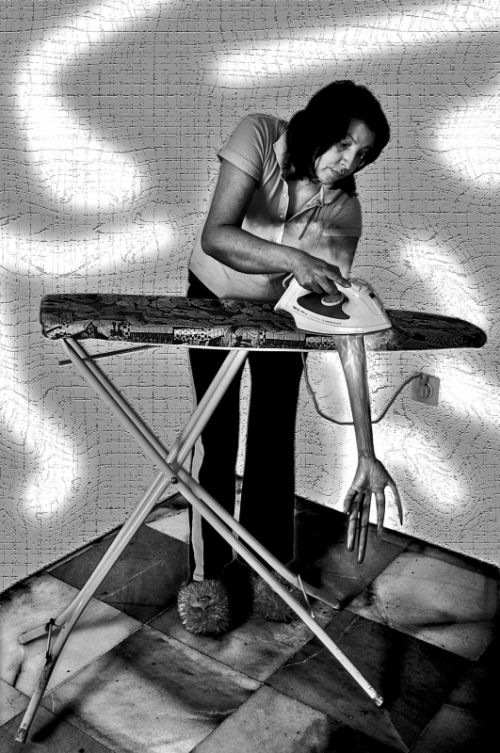 Fotografia de Roque Hernandez - Galeria Fotografica: Lucinda - Foto: Planchando