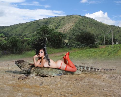 Fotografia de Islas - Galeria Fotografica: Mexicanismos - Foto: DONCELLA SOBRE QUETZALCOATL 