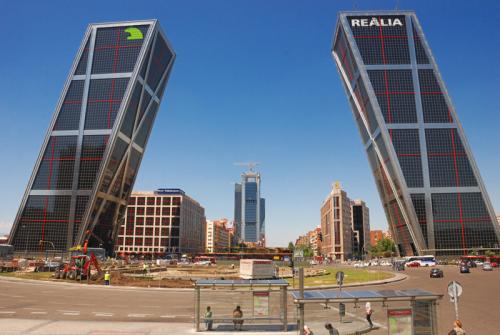 Fotografia de theiban - Galeria Fotografica: Madrid City, fotografias - Foto: la Torres Kio en la Puerta de Europa