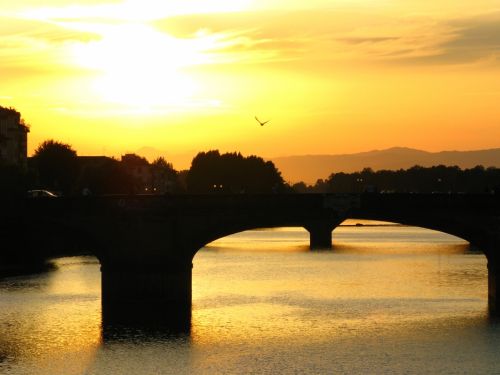 Fotografia de Gracia B. - Galeria Fotografica: Composici�n toscana - Foto: r�o Erno