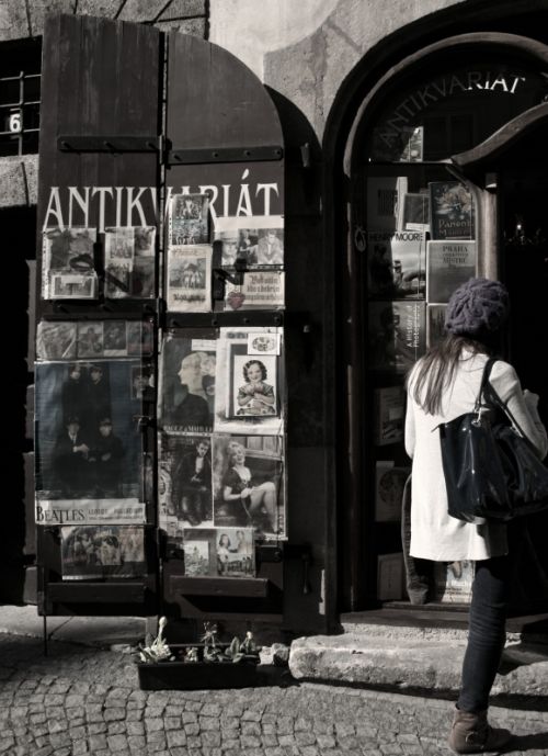 Fotografia de jorge jurado - Galeria Fotografica: varios - Foto: ella en el anticuario