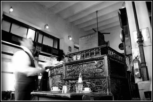 Fotografia de Adolfo Fernndez Corte - Galeria Fotografica: RETAZOS DE MI VIDA - Foto: Caf Dorrego (Buenos Aires)