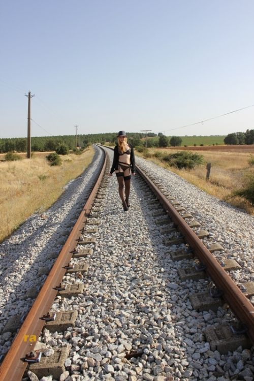 Fotografia de Ramon Alva - Galeria Fotografica: Modelos en Exteriores - Foto: viene el tren