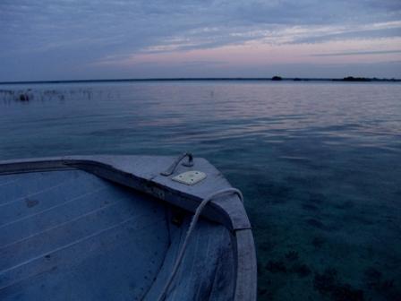 Fotografia de Jos Ma. Alva Lefaure - Galeria Fotografica: Ruinas y algo ms - Foto: Atardecer en la lancha de pesca