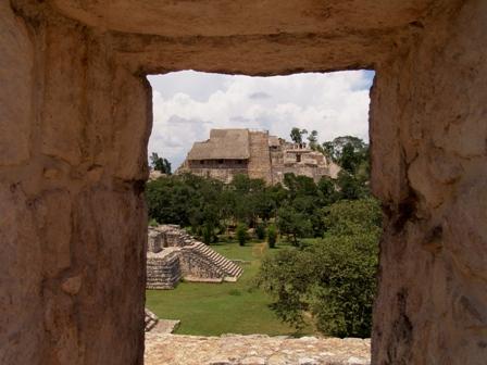 Fotografia de Jos Ma. Alva Lefaure - Galeria Fotografica: Ruinas y algo ms - Foto: Ek Balam en marco