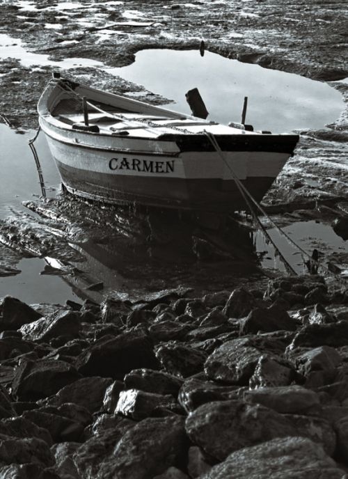 Fotografia de ACuellar - Galeria Fotografica: Miradas en blanco y negro - Foto: La barca de Carmen