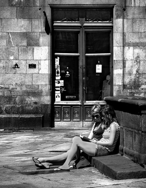 Fotografia de ACuellar - Galeria Fotografica: Miradas en blanco y negro - Foto: Lectura a duo