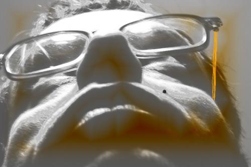 Fotografia de CALDI - Galeria Fotografica: CLOSE UPS - Foto: EL EXTASI DE STA. TERESA DELANTE DE UN PLATO DE MG