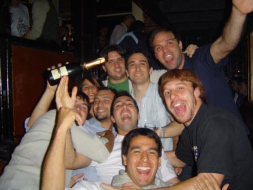 Fotografia de Matias - Galeria Fotografica: Cumplea�os 2005 - Foto: Siempre en el pasillo....