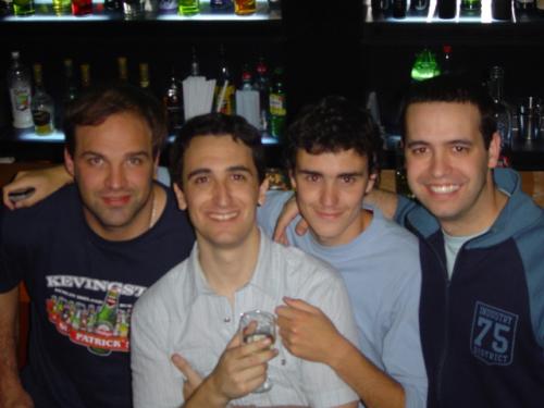 Fotografia de Matias - Galeria Fotografica: Cumplea�os 2005 2da Parte - Foto: eramos tan pobres...