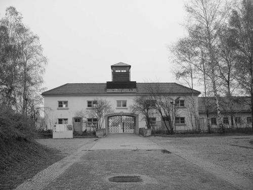 Fotografia de DavidSegado - Galeria Fotografica: Dachau - Foto: Puerta principal al horror