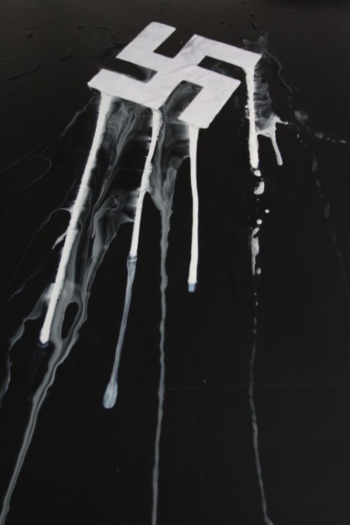 Fotografia de Javier Sanz - Galeria Fotografica: surrealismo - Foto: la violencia nazi