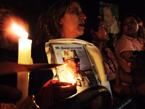 Fotografia de objetivo_prensa - Galeria Fotografica: Muerte de un Dictador - Foto: Espera