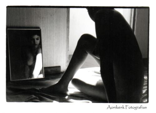 Fotografia de Aonikenk.fotografias - Galeria Fotografica: Desnudos - Foto: entre sombras i miradas