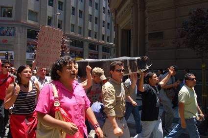 Fotografia de mogrol - Galeria Fotografica: CHILE (La muerte de un dictador) - Foto: 