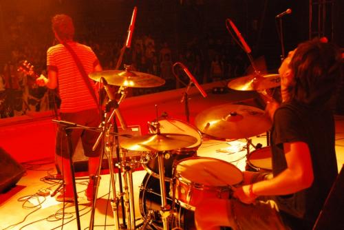 Fotografia de Emiliano - Galeria Fotografica: Show Contragolpe + Attaque 77 - Foto: 	Pablo y el negro							