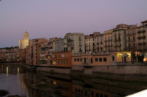 Fotografia de Litus - Galeria Fotografica: Pueblos y ciudades - Foto: Girona al atardecer