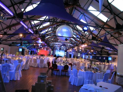 Fotografia de four factory productions - Galeria Fotografica: lo cerramos para ti - Foto: 