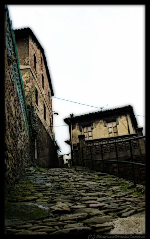 Fotografia de Marcos prado santos - Galeria Fotografica: Fotos de una serie sobre zonas, y arquitectura abandonadas en asturias-El entrego - Foto: 