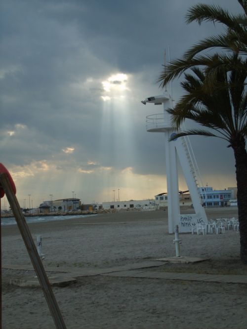 Fotografia de bea b.v. - Galeria Fotografica: my first - Foto: la luz entre las nubes