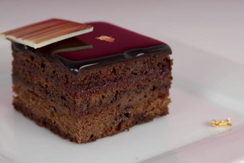 Fotografia de Ludozoom - Galeria Fotografica: Huevo volando - Foto: Pastel de chocolate