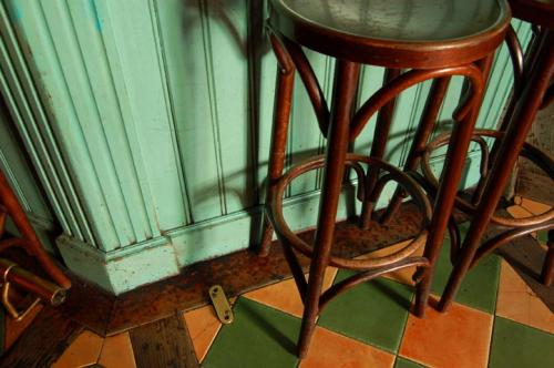 Fotografías mas votadas » Autor: Golosiny - Galería: Texturas de madrid - Fotografía: taburetes para dos