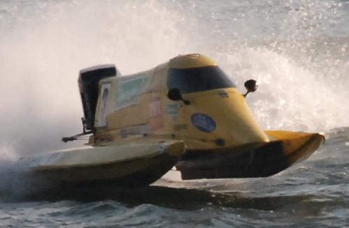 Fotos mas valoradas » Foto de el faro - Galería: DEPORTES DE FIN DE SEMANA - Fotografía: LANCHA RAPIDA EN T