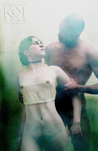 Fotografías mas votadas » Autor: Marcelo Kohn y Cia. Ltda. - Galería: Eros, la Biologa del Amor - Fotografía: La Abduccin