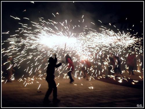 Fotografías mas votadas » Autor: B.G. - Galería: Els Dimonis - Fotografía: Bailando bajo las 