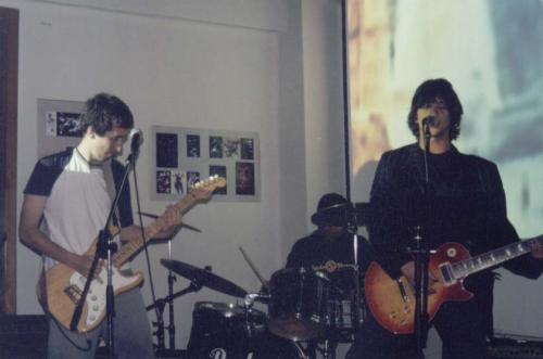 Fotos menos valoradas » Foto de Hugo Velarde - Galería: Conciertos - Fotografía: Fuckin Sombreros