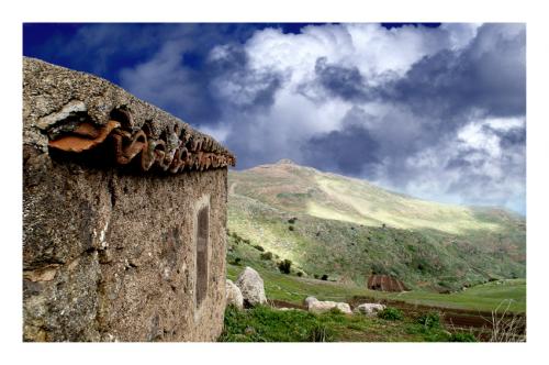 Fotos mas valoradas » Foto de Nira - Galería: Urbanas,rurales , arquitectura - Fotografía: Piedra
