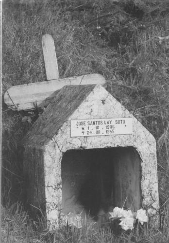 Fotos menos valoradas » Foto de Hector Yaez Linnebrink - Galería: ultimas fotos tomadas en blanco y negro - Fotografía: Animita de Llau ll