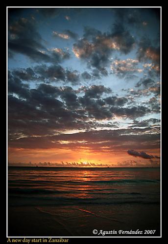 Fotos mas valoradas » Foto de Agustin Fernandez - Galería: Zanzibar Brushstrokes - Fotografía: A new day starts i